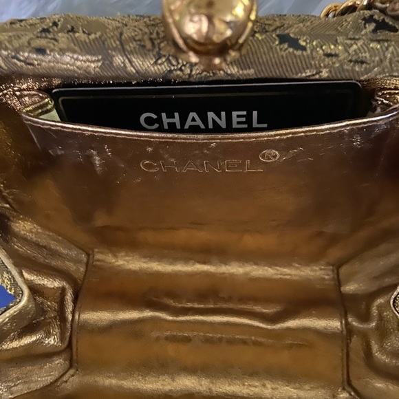 AUTHENTIC CHANEL Gold Brocade Evening Clutch w/ gold hardware shoulder strap - Picture 6 of 11